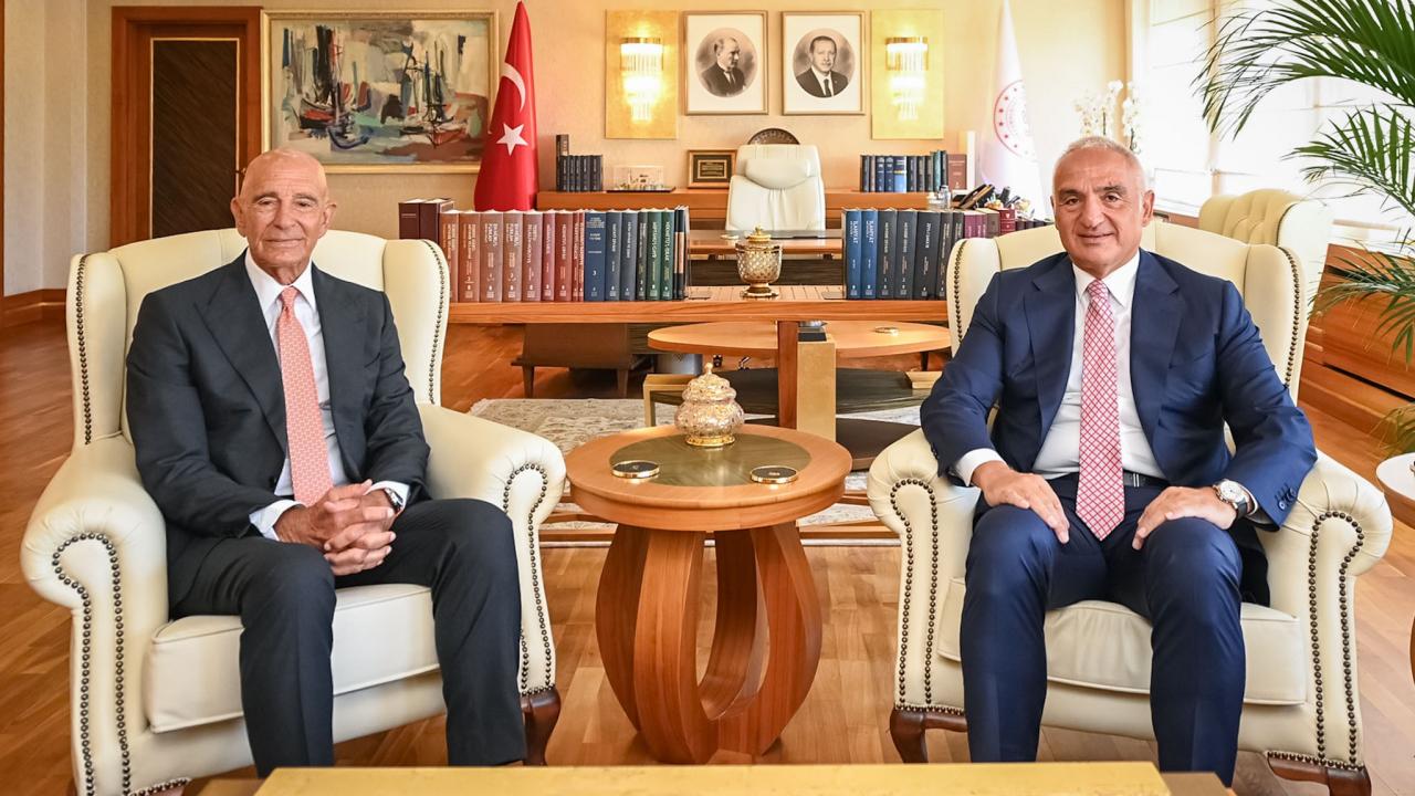 Bakan Ersoy ve Tom Barrack’tan ortak mesaj: Kaçırılan tarihi eserler için yeni dönem!